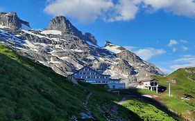 Bärghuis Jochpass - Ein Erlebnis auf 2222müM, gut erreichbar mit Gondel und Sessel-Lift