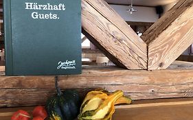 Bärghuis Jochpass - Ein Erlebnis auf 2222müM, gut erreichbar mit Gondel und Sessel-Lift